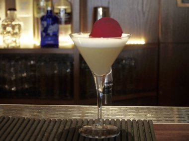 Kokteyl kırmızı gül yaprağı