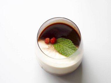 çikolata ve vanilya panna cotta