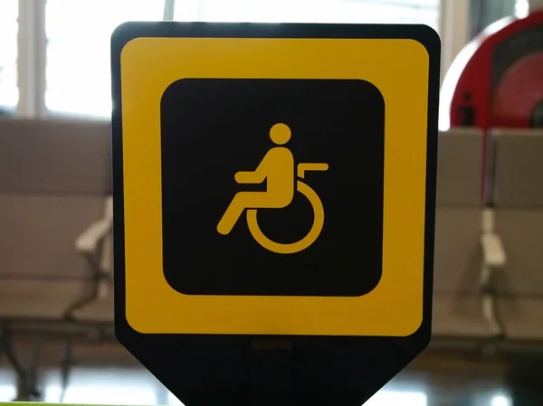 Schild für Rollstuhlfahrer — Stockfoto