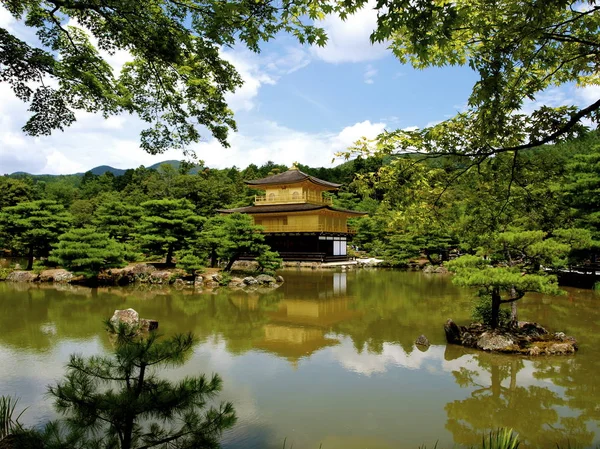 Chrám zlatého pavilonu v Kjótu — Stock fotografie