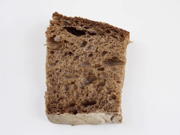 Солодовый ржаной хлеб изолирован — стоковое фото