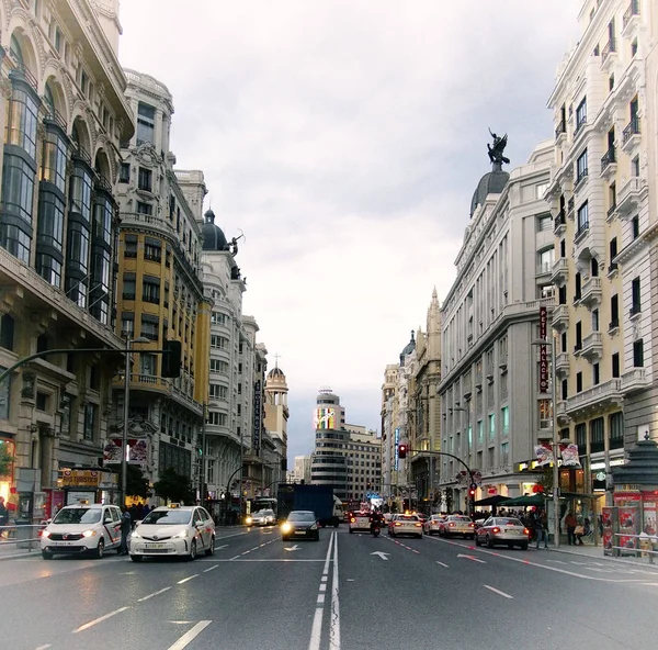 Madrid, İspanya - 5 Mayıs 2017 günbatımında caddesi Gran Via