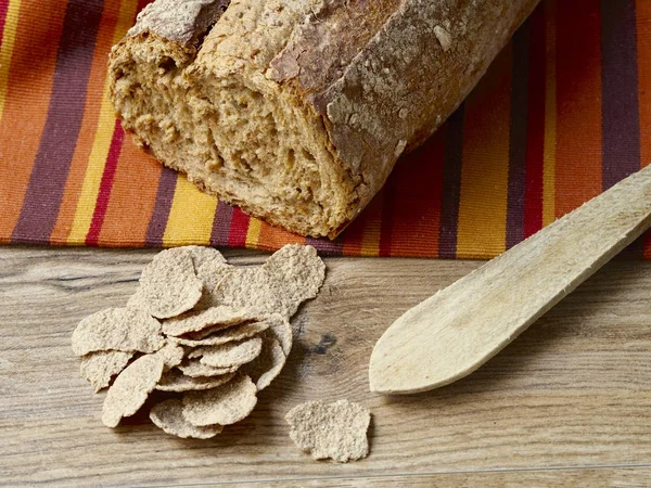 Пшеничный хлеб и крупы — стоковое фото