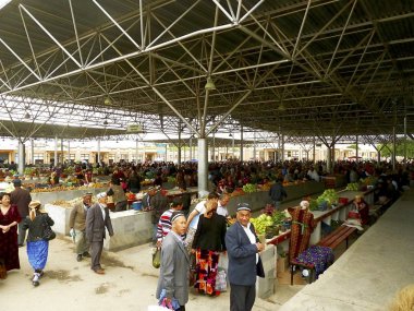 Semerkant-Özbekistan, Mayıs 2, 2012 pazarda Insanlar 