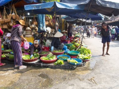 Hoi An Vietnam 13 Aralık 2017 insanlar içinde belgili tanımlık çarşı gönderme