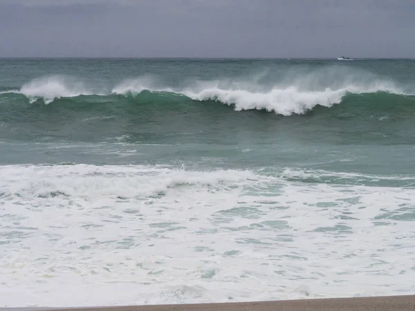 Красиві великі хвилі — стокове фото