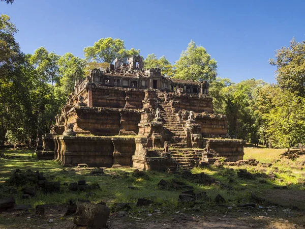 Baphoun templet i Angkor templen i Kambodja — Stockfoto