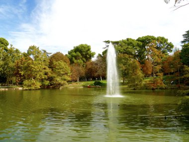 Madrid Crystal Palace önünde Retiro Çeşme