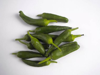 Beyaz arka plan üzerinde Padron biber