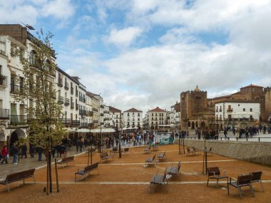 Caceres, İspanya - 29 Mart 2013, insanlar Cacer Plaza Mayor