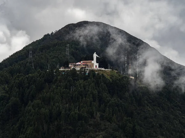 Bogota 'daki Guadalupe Tepesi manzarası (Kolombiya)
