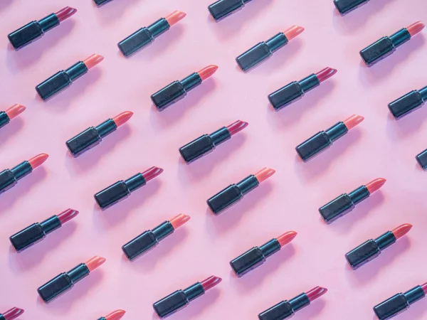 Wzór szminki na różowym tle — Zdjęcie stockowe