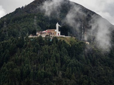 Bogota 'daki Guadalupe Tepesi manzarası (Kolombiya)