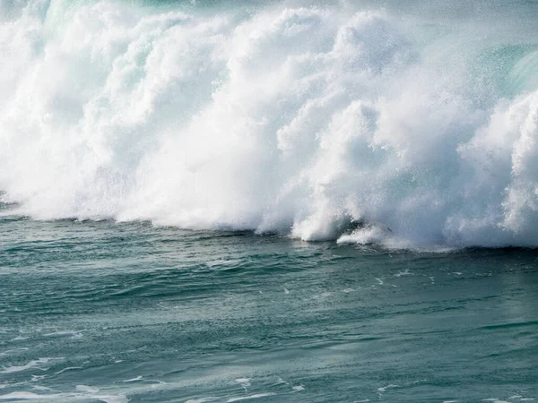 Quebrando onda grande — Fotografia de Stock