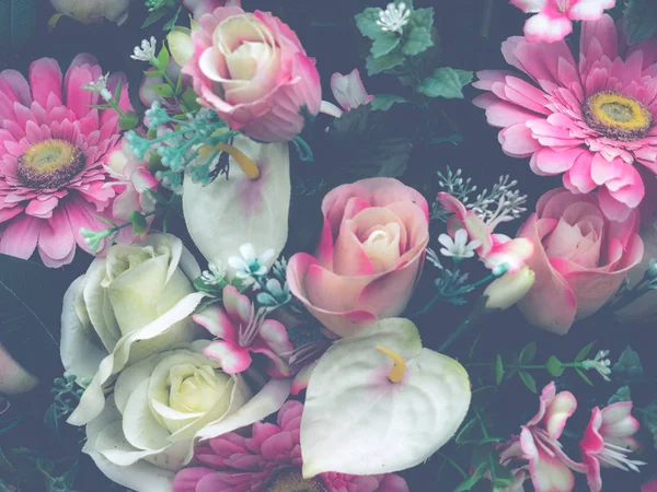 Bloemen achtergrond met roze en witte bloemen — Stockfoto