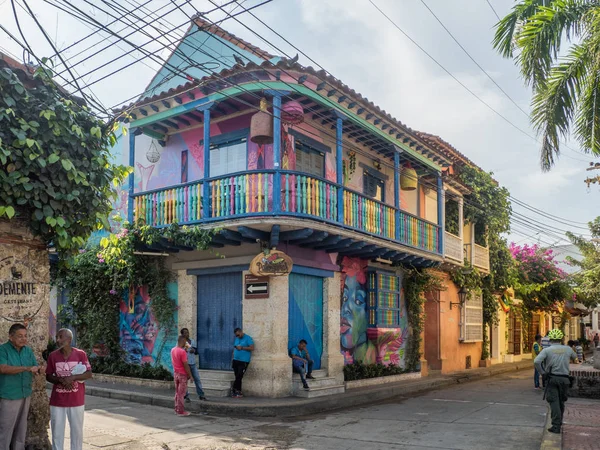 Rua do bairro Getsemani em Cartagena das Índias - Colômbia — Fotografia de Stock