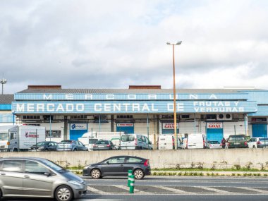 A Coruna - İspanya, 31 Ocak 2020 - A Coruna 'nın meyve ve sebze merkezi pazarı
