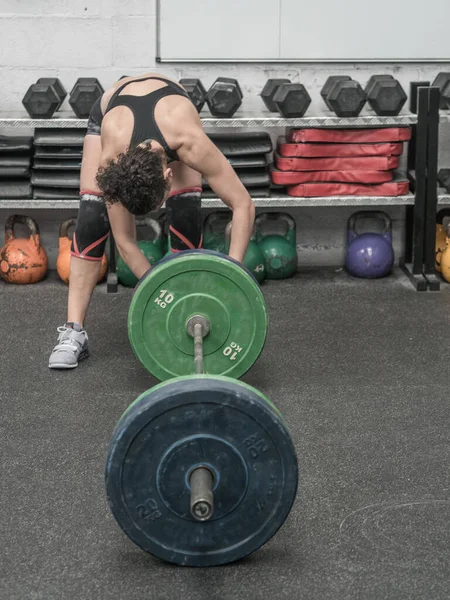 Kvinna Gymmet Beredd Att Träna Styrketräning Övningar — Stockfoto