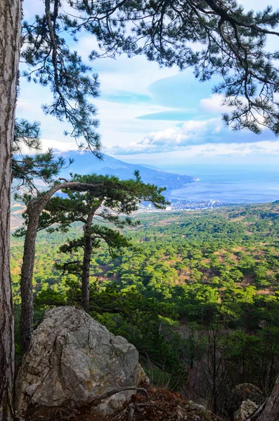 Kırım'da, Yalta, dağ Ai-Petri görünümünü