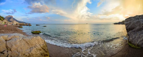 Kırım'da, Bay Laspi, siyah deniz, bir deniz günbatımı