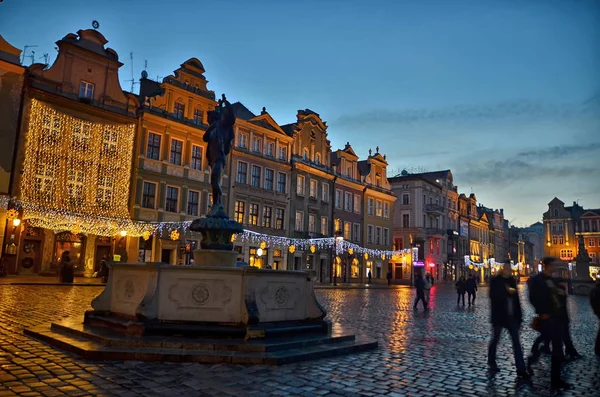 Polonya, Poznan, eski akşam şehir merkezi. Yeni yıl
