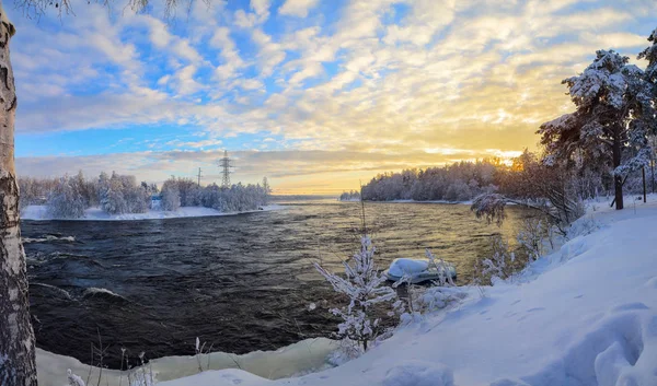 St. petersburg, fluss vuoksa, siedlung losevo — Stockfoto