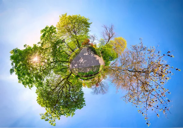 Polonya, Poznan, parkıdır - bir cadde Bağımsızlık