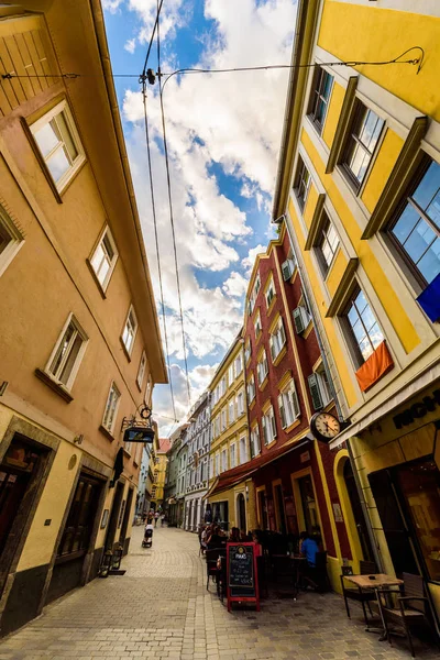 Beco colorido em Graz — Fotografia de Stock