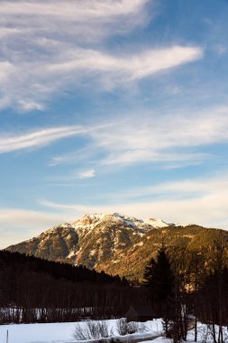 Styria 'daki dağlar Kötü Mitterndorf Alpleri' nin günbatımı