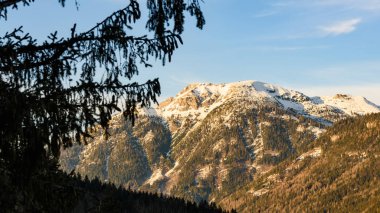 Styria 'daki dağlar Kötü Mitterndorf Alpleri' nin günbatımı