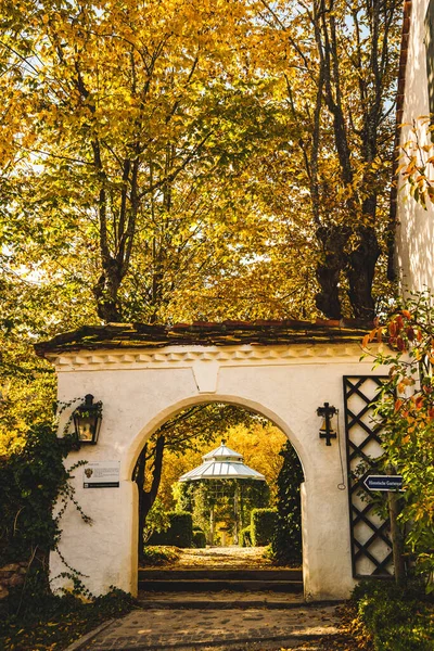 Stubenberg am See, Štýrsko - Rakousko 22.10.2016: Herbersteinský palác v Evropě. Zahrady, Turistický spot cestovní destinace. — Stock fotografie