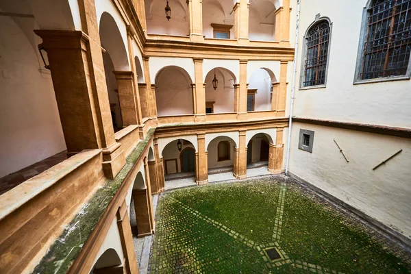 Blick auf Schloss Eggenberg, bekanntes Reiseziel in der Steiermark. — Stockfoto