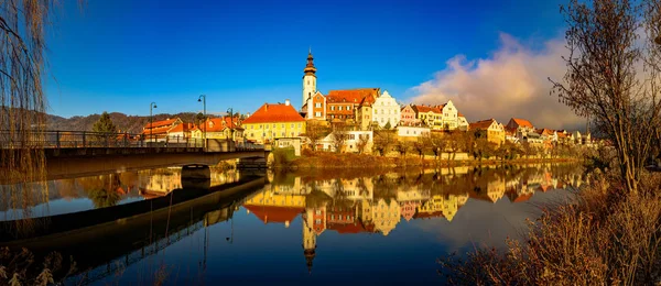 Frohnleiten panorama Kleinstadt oberhalb der Mur in der Steiermark, Österreich. bekanntes Reiseziel. — Stockfoto