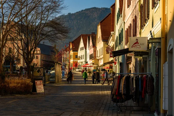 Frohnleiten Kleinstadt oberhalb der Mur in der Steiermark, Österreich. bekanntes Reiseziel. — Stockfoto
