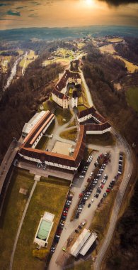 Leibniz, Styria, Avusturya - Saggau sarayı ve otel. Leibnitz 'e çok yakın bir yerden hava görüntüsü.