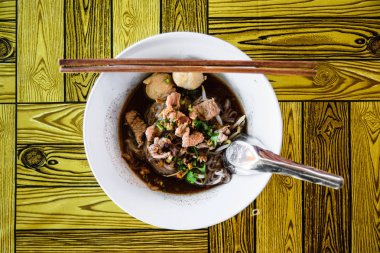 Şehriye yüzen Market