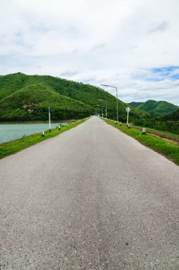 Baraj yolu peyzaj Krachan Kaeng Barajı 