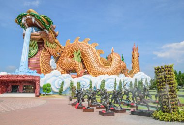 Cennet Dragon ayağı tapınak: Suphanburi
