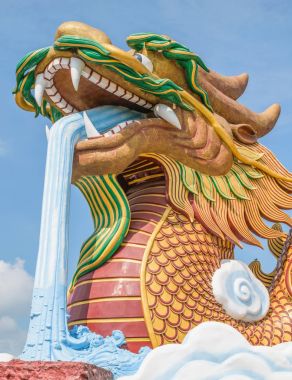 Cennet Dragon ayağı tapınak: Suphanburi
