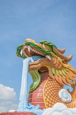 Cennet Dragon ayağı tapınak: Suphanburi