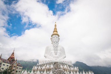 Wat Phra Dhat Phasornkaew 