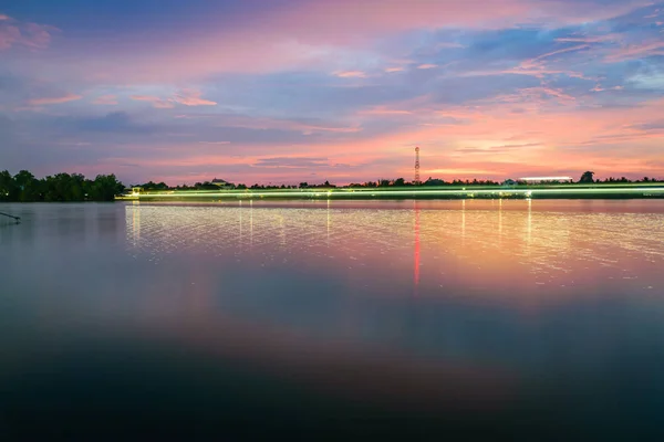 Noche de río en Suratthani en Tailandia — Foto de Stock