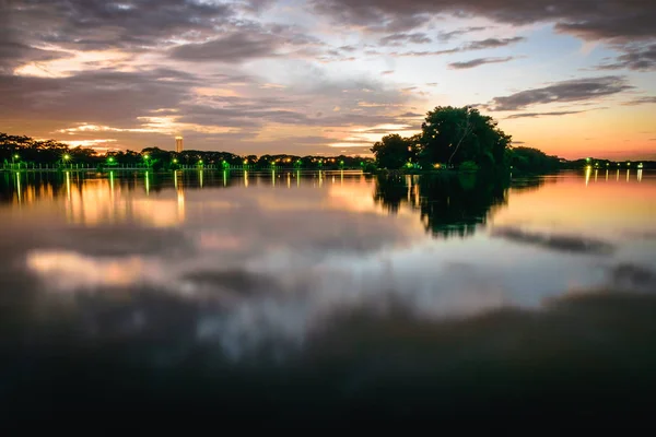 Noche en el río Bangkok en Tailandia — Foto de Stock