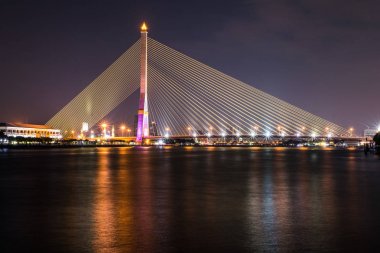 Rama VIII Köprüsü, gece