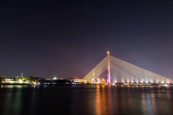 Puente Rama VIII por la noche — Foto de Stock