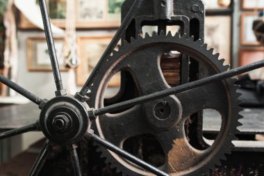 Eski paslı mil ve dişli yakın