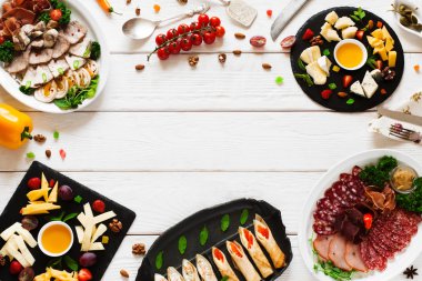 Lezzetli iştah açıcı atıştırmalıklar, düz yatıyordu, kopya alanı