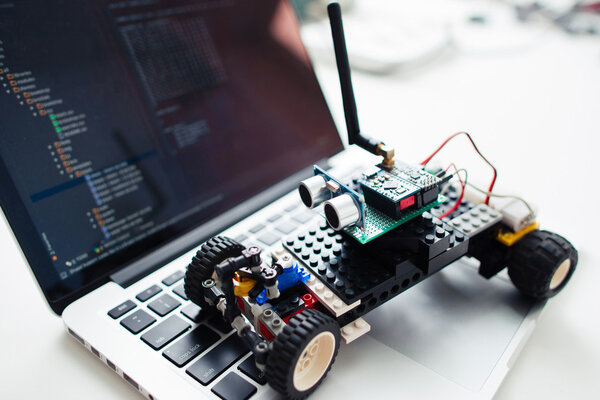 Diy rc car made on base of microcontroller — Stock Photo, Image