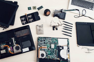 Elektronik tamircisi, mühendis işyeri