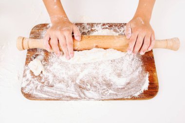 PIN, üstten görünüm ile çalışırken hamur küçük ellerinizi